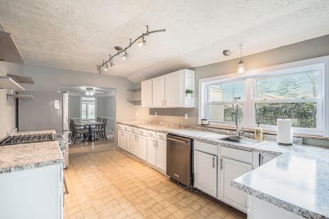 5075 Roberts Dr, Flint, MI 48506 photo 6
