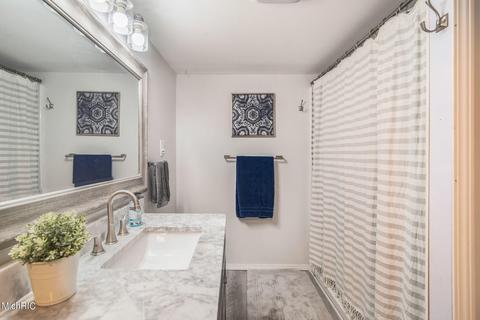 5075 Roberts Dr, Flint, MI 48506 photo 9
