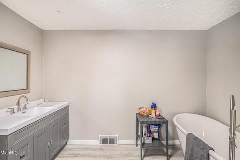 5075 Roberts Dr, Flint, MI 48506 photo 19