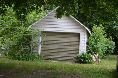 630 E State St, Colon, MI 49040 photo 2