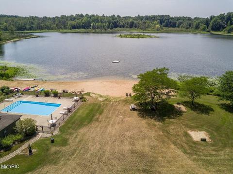 416 Maple Ln, Buchanan, MI 49107 photo 44