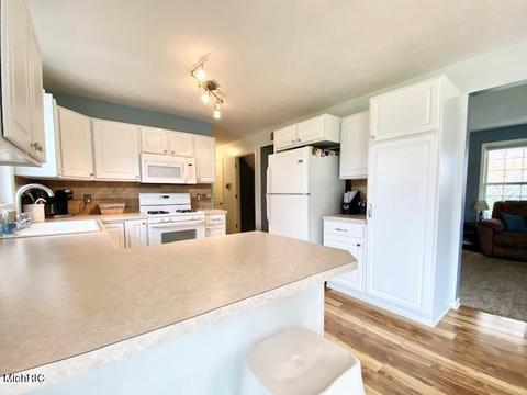 4002 Patti Rd, Dorr, MI 49323 photo 7
