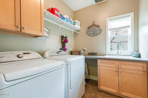 2266 Hearthside Dr SE, Ada, MI 49301 photo 16