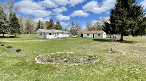 103 E Wells St, Harrietta, MI 49638 photo 2