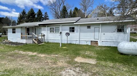 103 E Wells St, Harrietta, MI 49638 photo 3