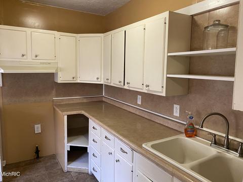 172 E Washington St, Coldwater, MI 49036 photo 2