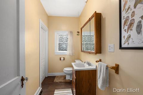 326 E Main St, Ionia, MI 48846 photo 17