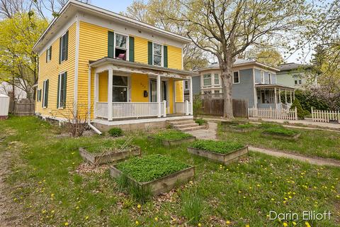 326 E Main St, Ionia, MI 48846 photo 3