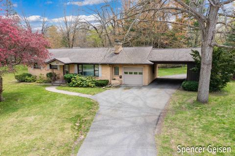 915 Park St, Belding, MI 48809 photo 1