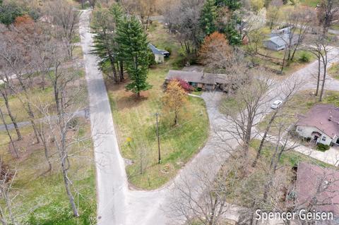 915 Park St, Belding, MI 48809 photo 3