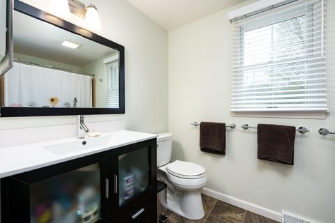 660 Glenview Cir, Plainwell, MI 49080 photo 18