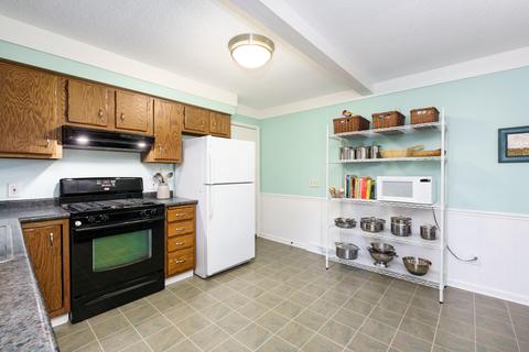 660 Glenview Cir, Plainwell, MI 49080 photo 8