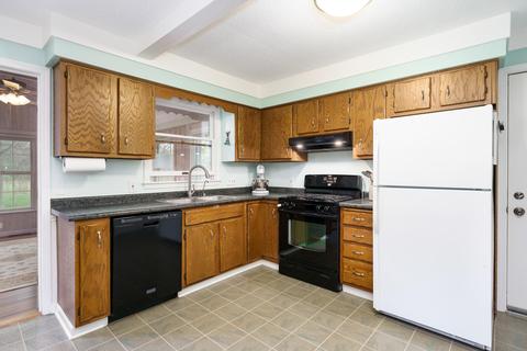 660 Glenview Cir, Plainwell, MI 49080 photo 7