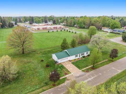 420 Orchard St, Constantine, MI 49042 photo 2