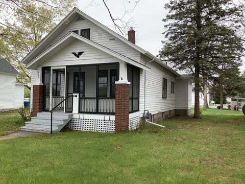 958 E Wilcox Ave, White Cloud, MI 49349 photo 3