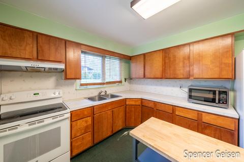 330 W May St, Belding, MI 48809 photo 9