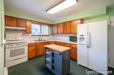 330 W May St, Belding, MI 48809 photo 8