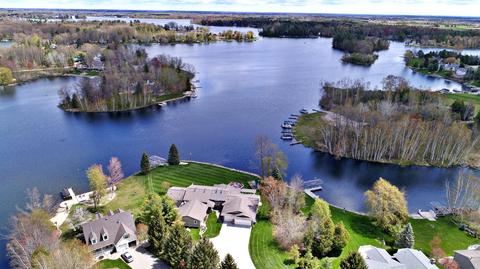 4638 Surrey Ln, Gladwin, MI 48624 photo 3