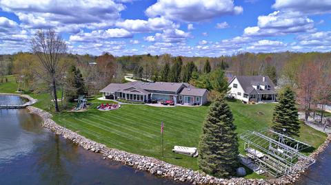 4638 Surrey Ln, Gladwin, MI 48624 photo 1