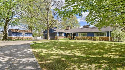 341 Vine St, Stanton, MI 48888 photo 2