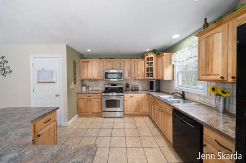 9575 Coyote Trl, Belding, MI 48809 photo 11