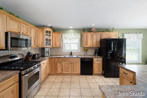 9575 Coyote Trl, Belding, MI 48809 photo 8