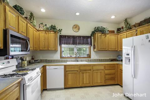 10670 Fish Rd, Belding, MI 48809 photo 15
