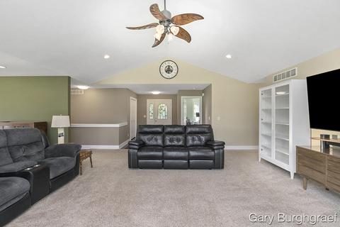 404 Bricker St, Belding, MI 48809 photo 4