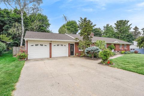 400 E Maple, Fremont, MI 49412 photo 2