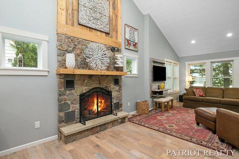 9576 Peninsula Dr, Grant, MI 49327 photo 8