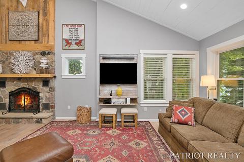 9576 Peninsula Dr, Grant, MI 49327 photo 9