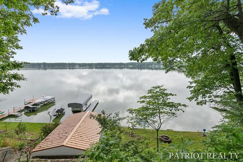 9576 Peninsula Dr, Grant, MI 49327 photo 3