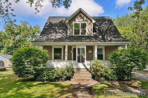 319 Maple St, Spring Lake, MI 49456 photo 1