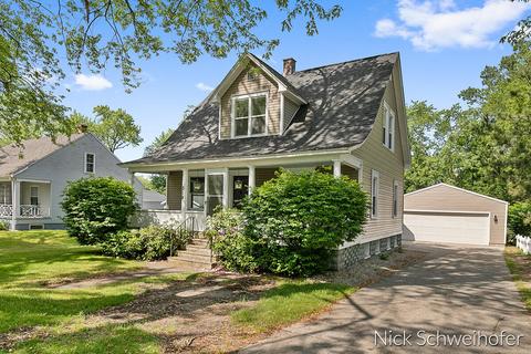 319 Maple St, Spring Lake, MI 49456 photo 2
