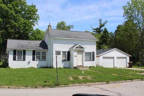 1951 C St, Mcbride, MI 48852 photo 1