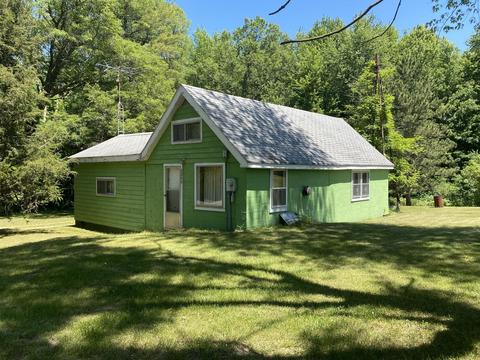 8240 N Johnson Rd, Belding, MI 48809 photo 1