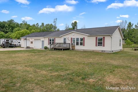 6406 Palmer Rd, Belding, MI 48809 photo 2