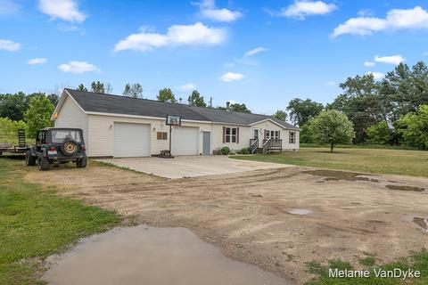 6406 Palmer Rd, Belding, MI 48809 photo 3