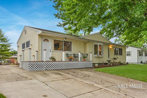 357 Donna Dr SE, Lowell, MI 49331 photo 2