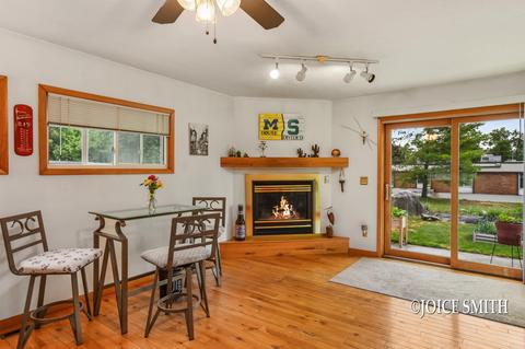 357 Donna Dr SE, Lowell, MI 49331 photo 4