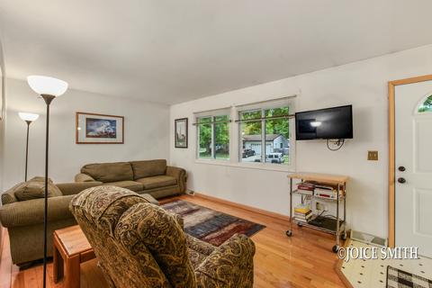357 Donna Dr SE, Lowell, MI 49331 photo 9