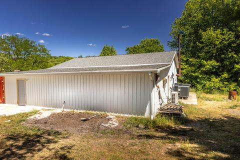 654 E State St, Belding, MI 48809 photo 17