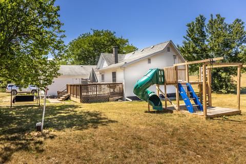 654 E State St, Belding, MI 48809 photo 8