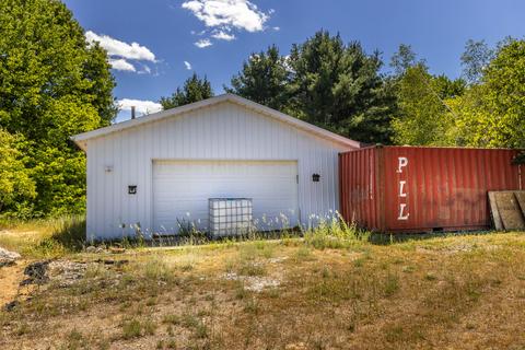 654 E State St, Belding, MI 48809 photo 15
