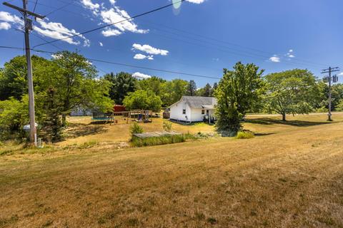 654 E State St, Belding, MI 48809 photo 5