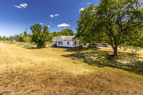 654 E State St, Belding, MI 48809 photo 2