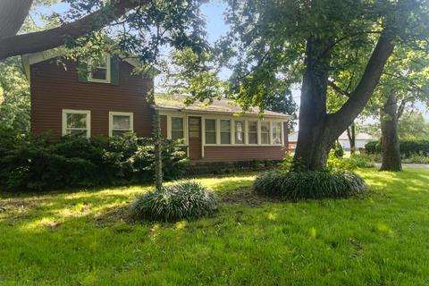 91 10th St, Plainwell, MI 49080 photo 1