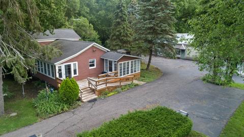 91 10th St, Plainwell, MI 49080 photo 2