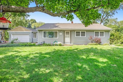 211 Cherrywood Dr, Plainwell, MI 49080 photo 2