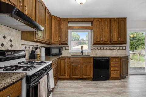 211 Cherrywood Dr, Plainwell, MI 49080 photo 5